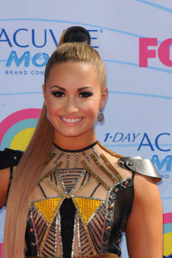 demi_lovato_2012_teen_choice_awards_closeup